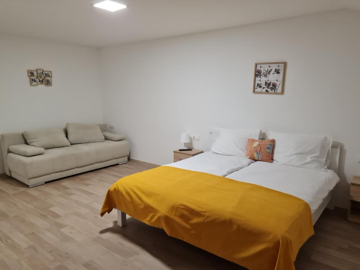 Restoran I Sobe Savic Bed & Breakfast Krnjak Eksteriør bilde