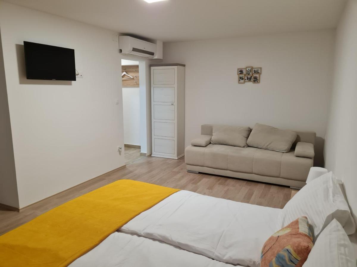 Restoran I Sobe Savic Bed & Breakfast Krnjak Eksteriør bilde