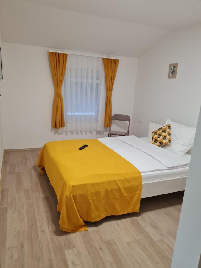 Restoran I Sobe Savic Bed & Breakfast Krnjak Eksteriør bilde