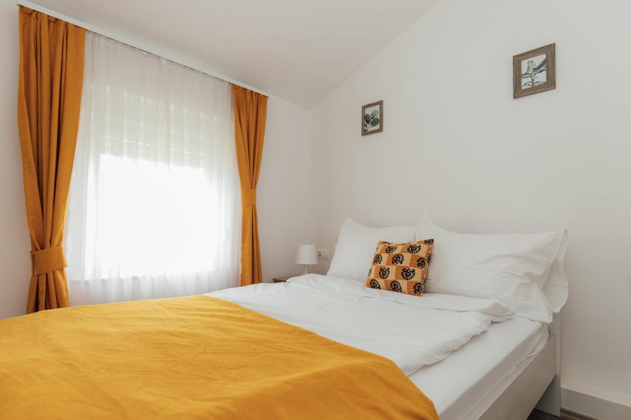 Restoran I Sobe Savic Bed & Breakfast Krnjak Eksteriør bilde