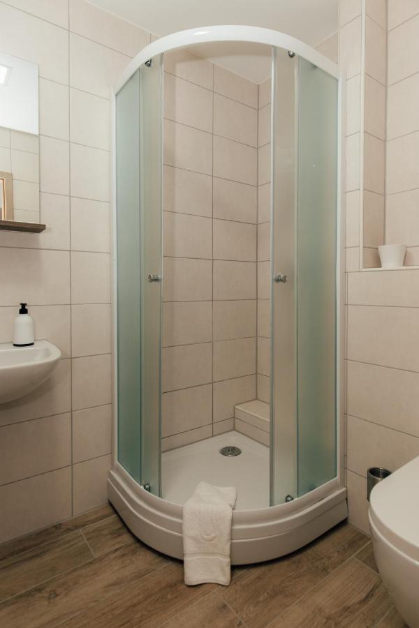 Restoran I Sobe Savic Bed & Breakfast Krnjak Eksteriør bilde
