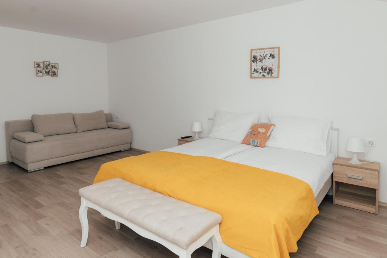 Restoran I Sobe Savic Bed & Breakfast Krnjak Eksteriør bilde