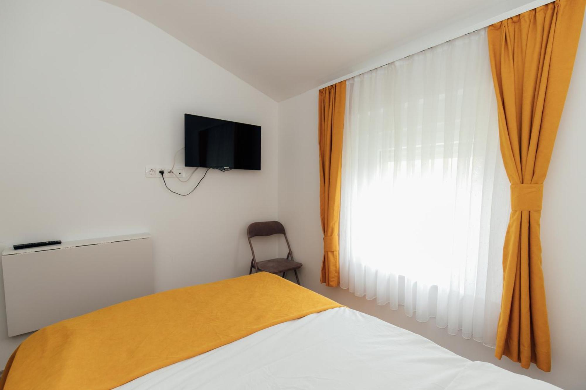 Restoran I Sobe Savic Bed & Breakfast Krnjak Eksteriør bilde