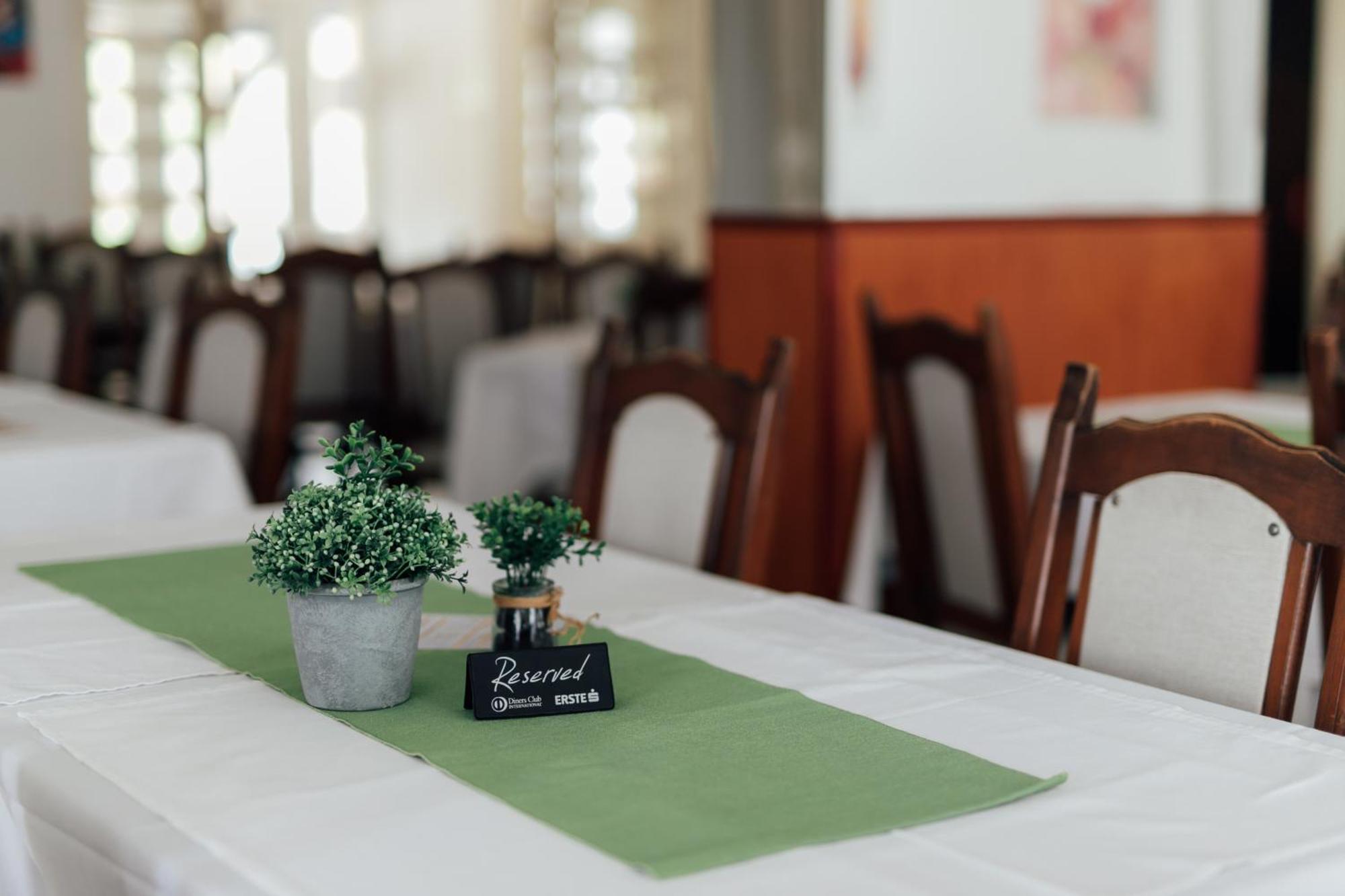 Restoran I Sobe Savic Bed & Breakfast Krnjak Eksteriør bilde
