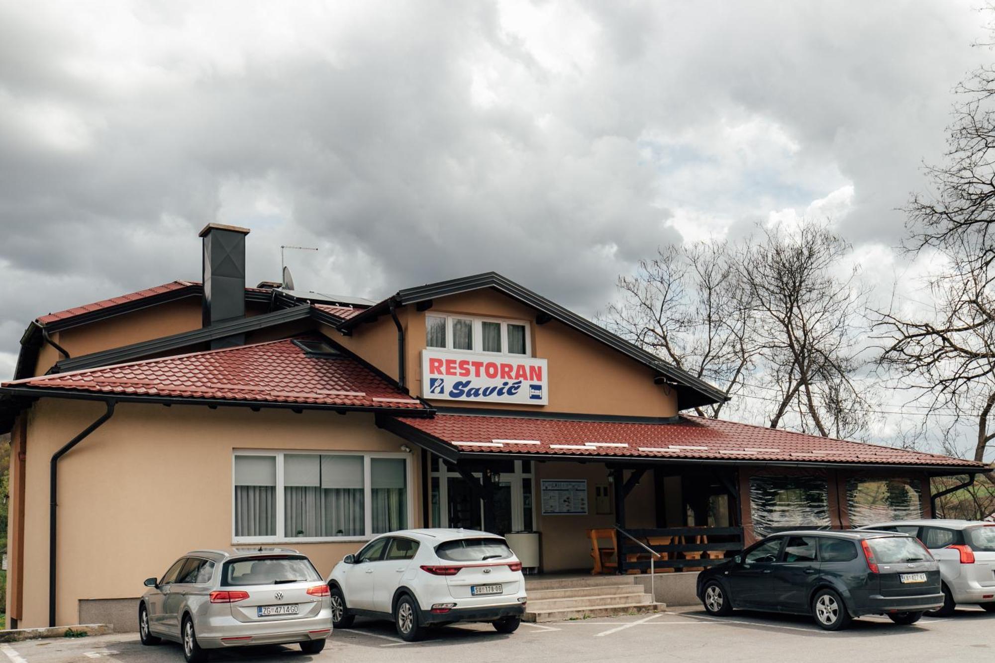 Restoran I Sobe Savic Bed & Breakfast Krnjak Eksteriør bilde